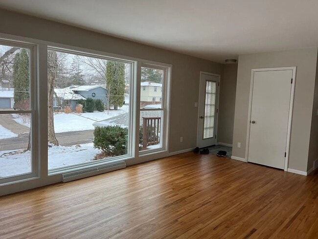 Building Photo - 416 Stillwater Ave W