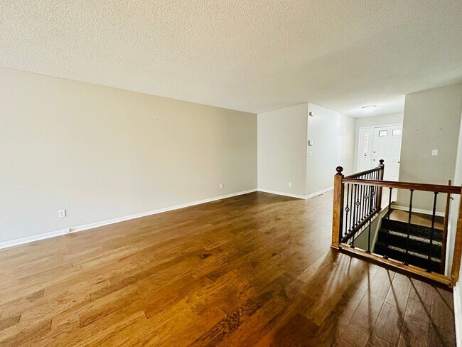 Building Photo - {12311} Spacious Townhome in Desirable OP ...