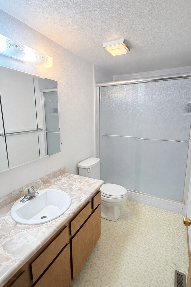 Building Photo - 5930 N Wiscomb St