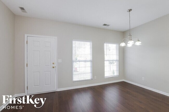 Building Photo - 3700 Wingfield Dr