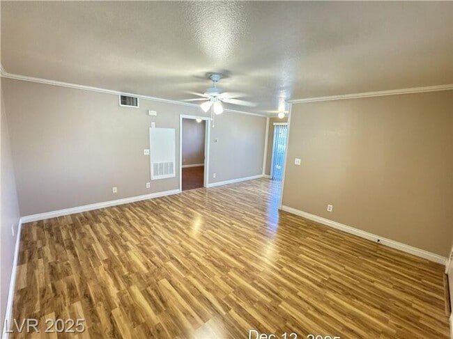 Building Photo - COZY 1ST FLOOR UNIT TUCKED AWAY IN THE OLD HENDERSON AREA!!