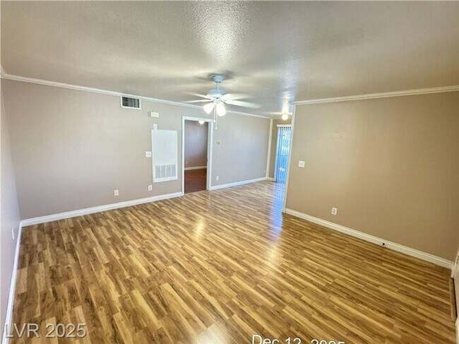 Foto del edificio - COZY 1ST FLOOR UNIT TUCKED AWAY IN THE OLD HENDERSON AREA!!