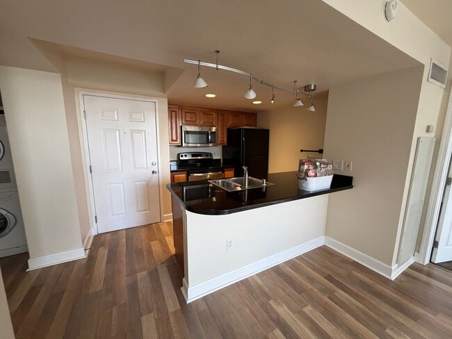 Building Photo - 450 N Arlington Ave