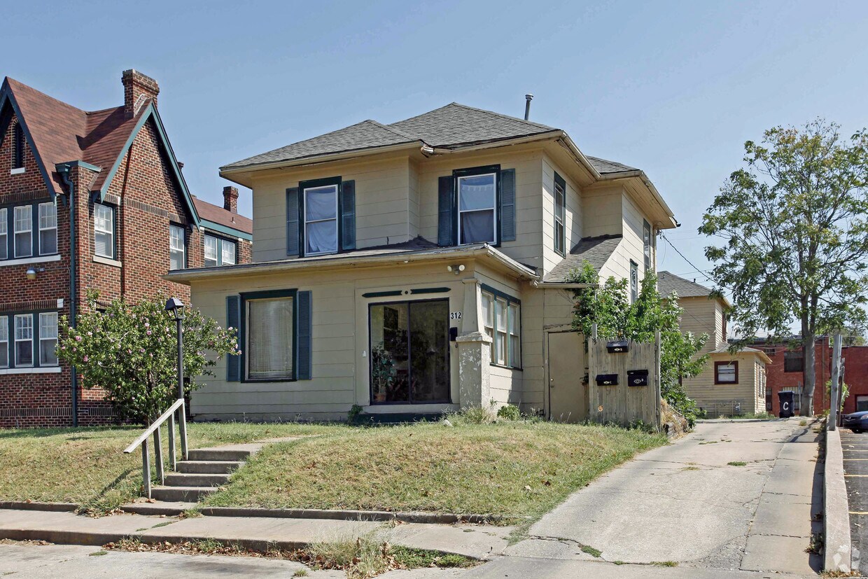 Primary Photo - 312 NW 24th St