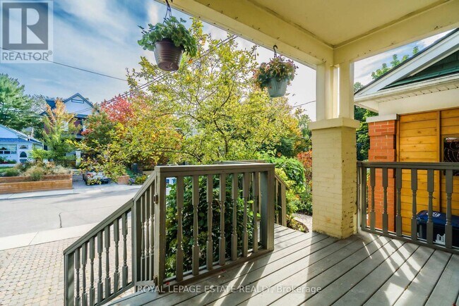 Photo du bâtiment - 292 Silver Birch Ave