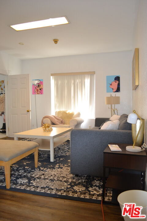 Foto del edificio - 721 W 32nd St