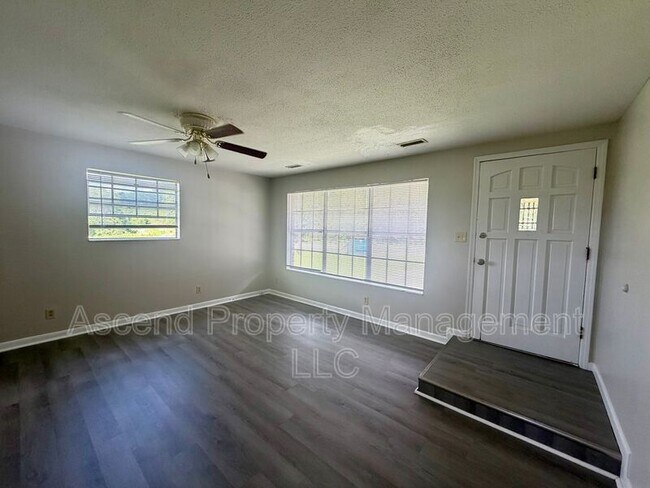 Foto del edificio - 582 Withrow Rd
