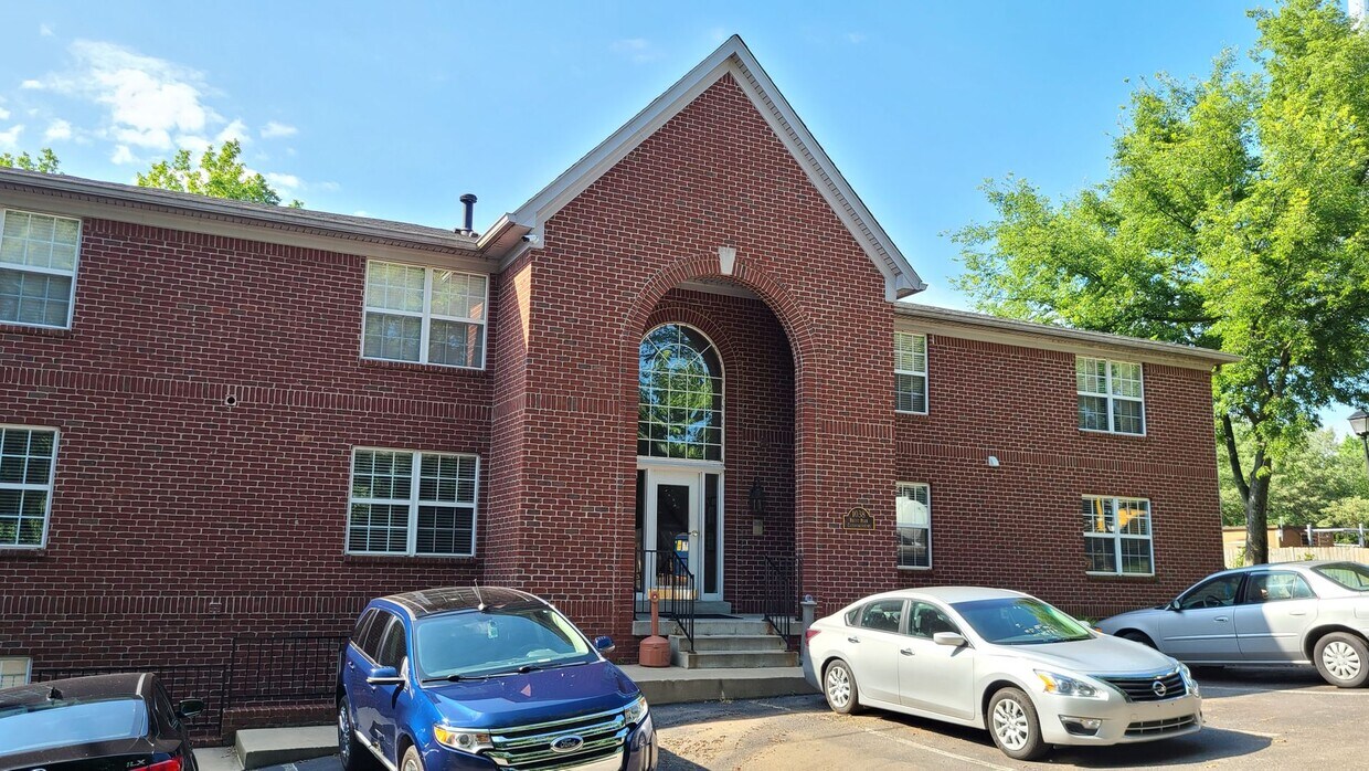 Primary Photo - 2 bedroom, 1 1/2 bath in Brent Park Condos