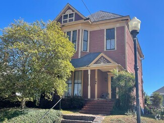 Building Photo - 784 College St