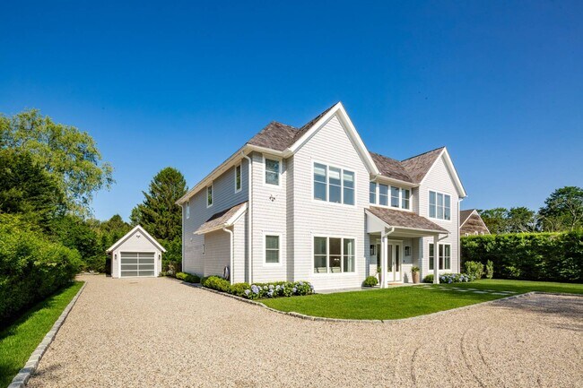 Foto del edificio - 82 Halsey Ln