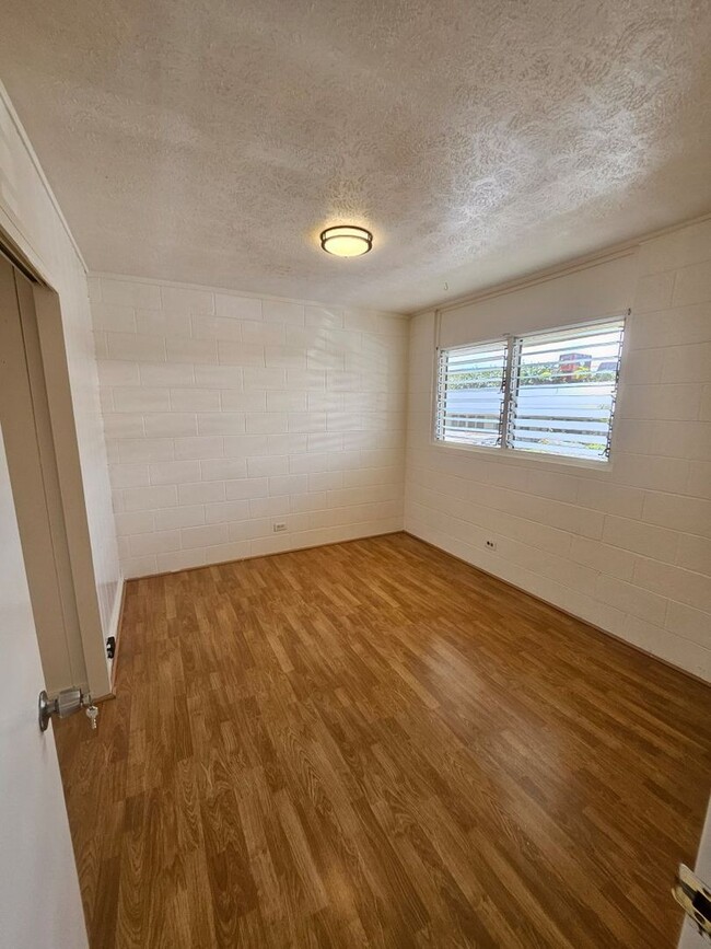 Building Photo - Beautifully Renovated Apartment in Hilo