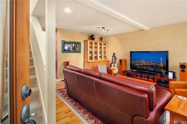 Foto del edificio - Spacious East Queen Anne Town Home- short walk to Fremont