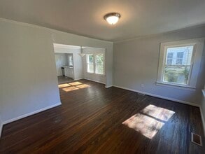 Building Photo - 813 Churchill Dr