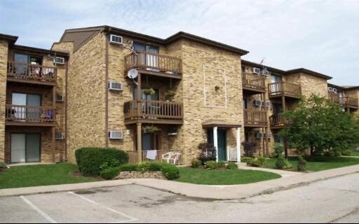 Foto del edificio - 1324 N Geneva Dr