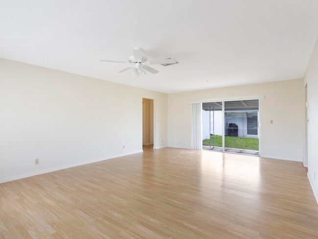 Building Photo - 127 Leisureville Blvd