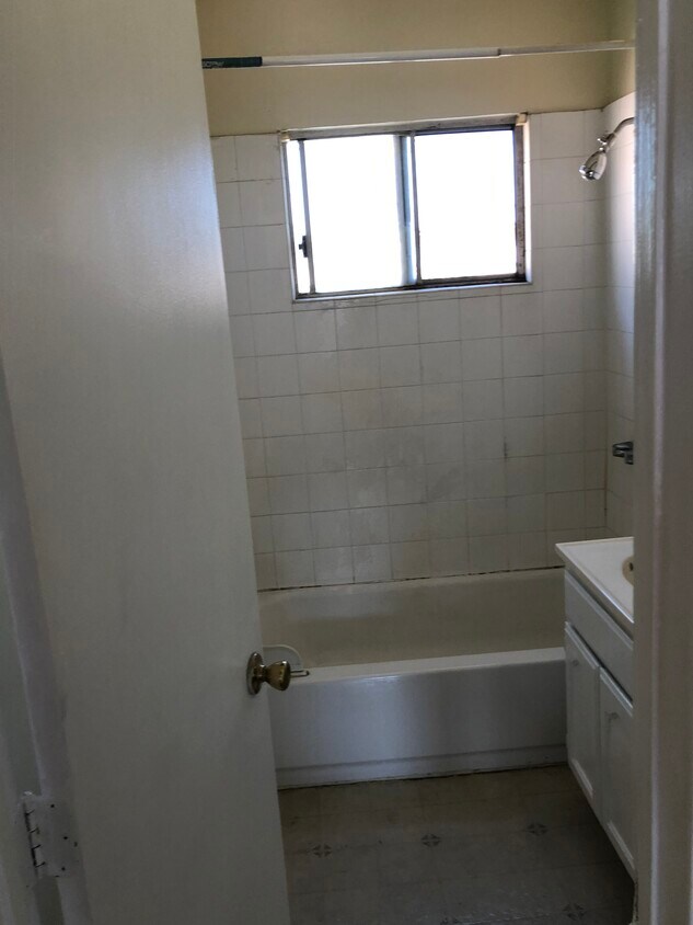 Bath - 716 W 81st St