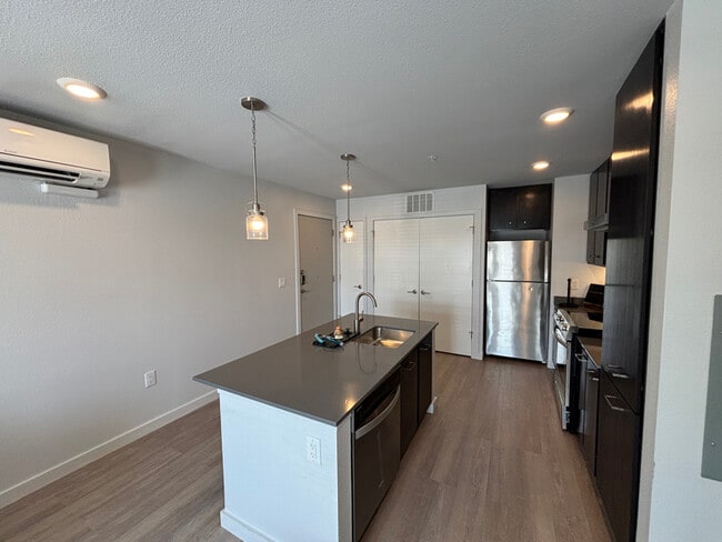 Building Photo - 834 Cottonwood Pkwy