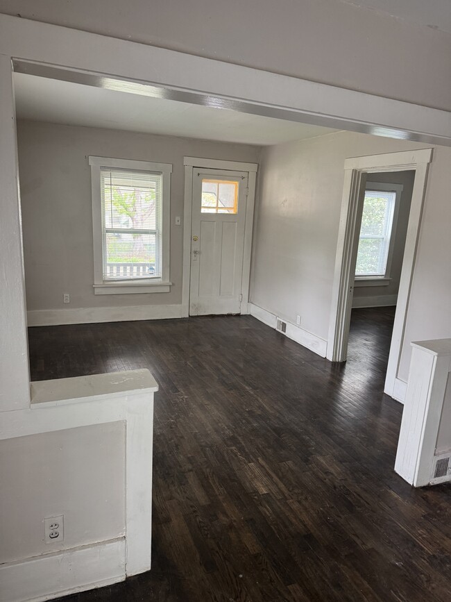 Building Photo - 2209 SW Martin Ct