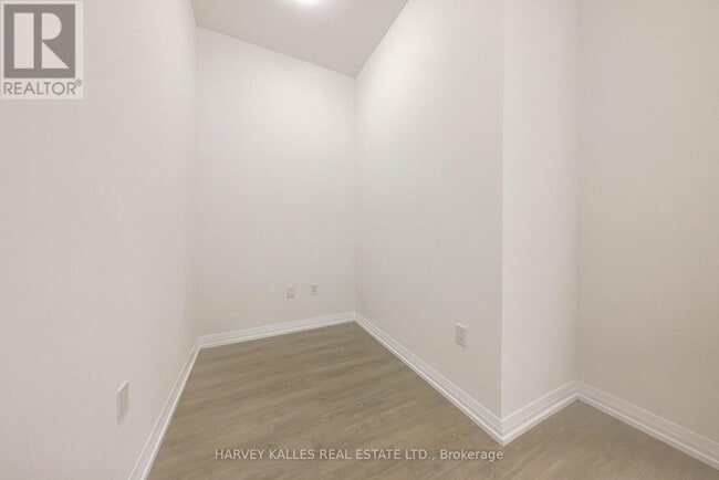 Photo du bâtiment - 50-350 Dunfield Ave
