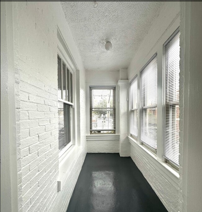 Photo - 1214 W Rosemont Ave (Chicago, IL) Apartment