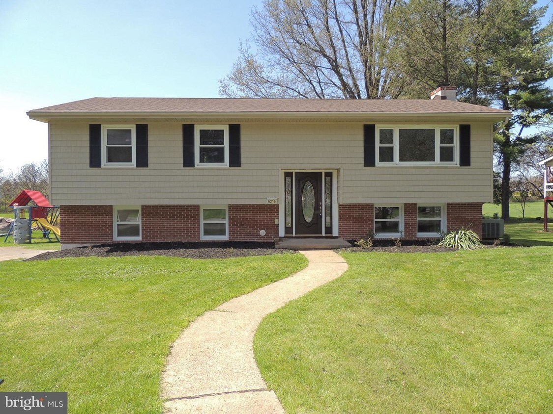 Primary Photo - 6215 Shepherd Hills Ave