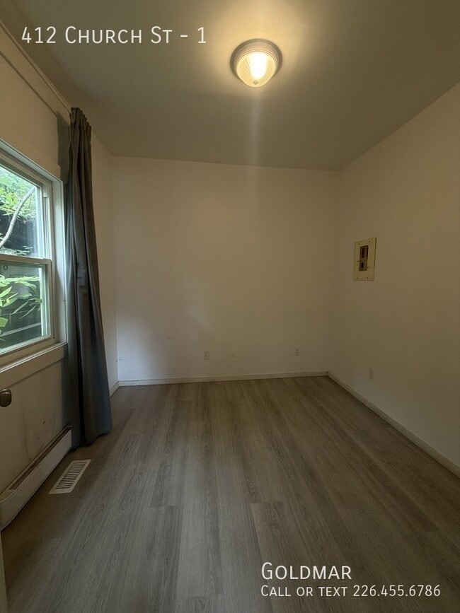 Building Photo - Cute One Bedroom Apartment Close to Downtown!