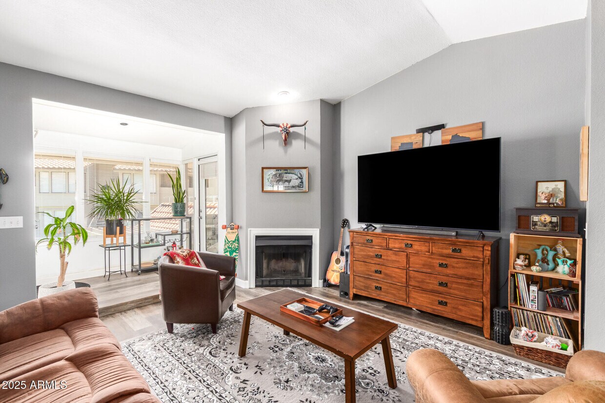 Foto principal - 1820 E Morten Ave