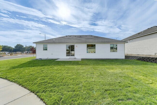 Building Photo - 95 E 22nd Ave