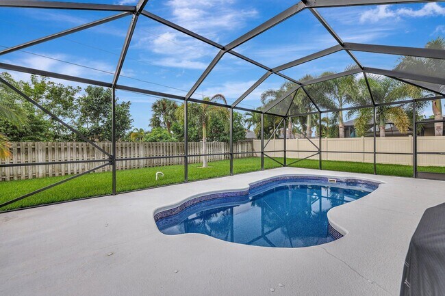 Foto del edificio - 348 SW Millard Dr