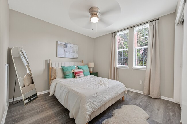 Building Photo - 6635 Queensclub Dr