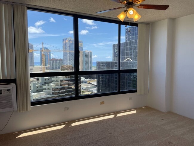 Building Photo - 1 Bedroom 1 Bathroom 1 Parking in Kaka'ako