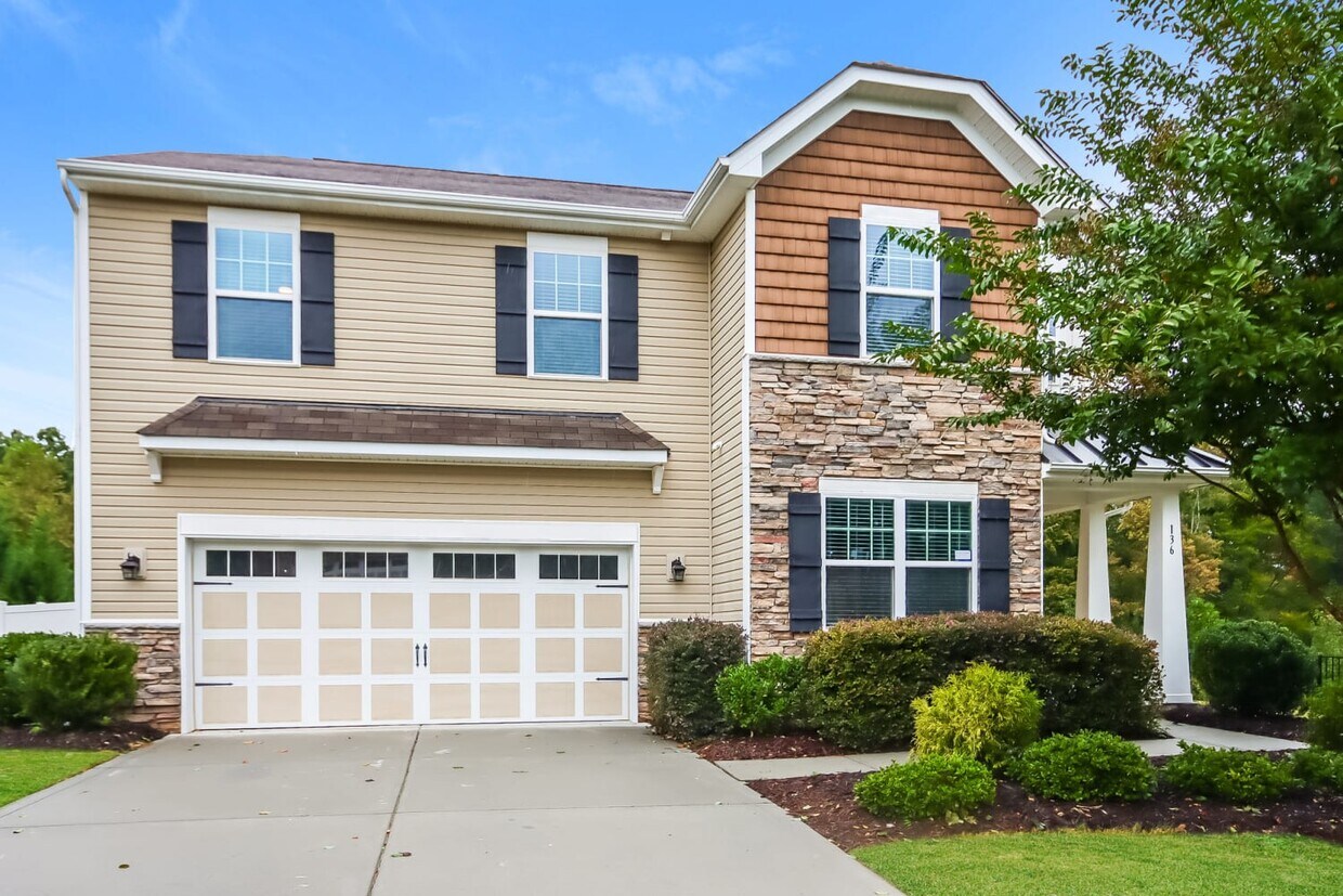 Foto principal - 136 Chertsey Dr