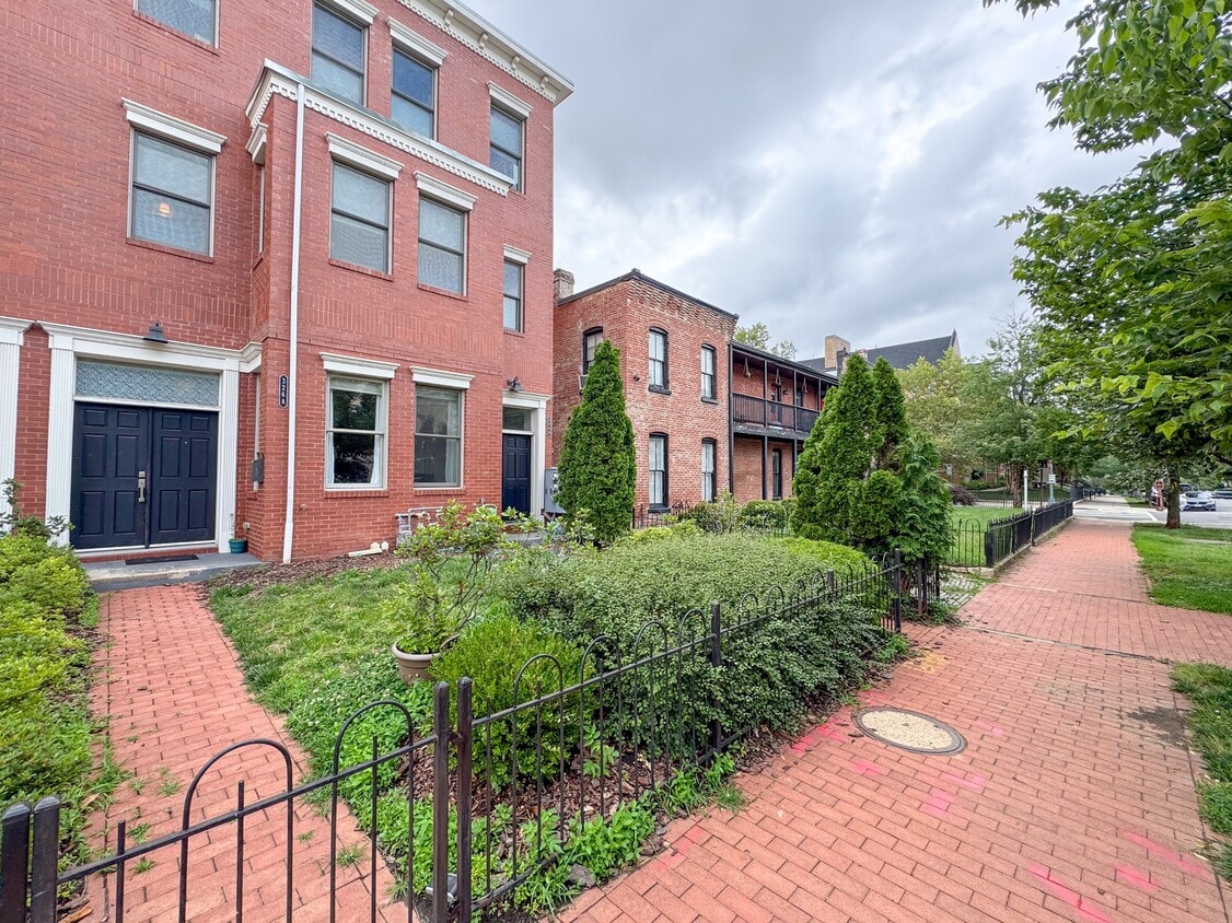 Primary Photo - 326 12th St NE