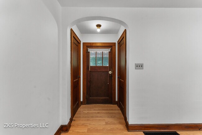 Foto del edificio - 1016 E Blaine St