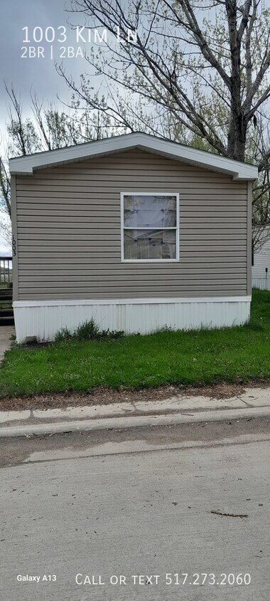 Primary Photo - Spacious 2 Bed 2 Bath Mobile home. Handyma...