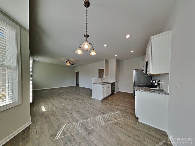 Building Photo - 320 Olde Pl