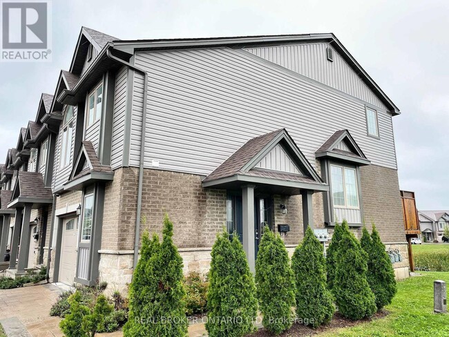 Building Photo - 3400 Castle Rock Pl