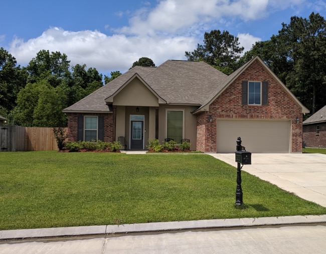 Building Photo - 742 Red Pine Dr
