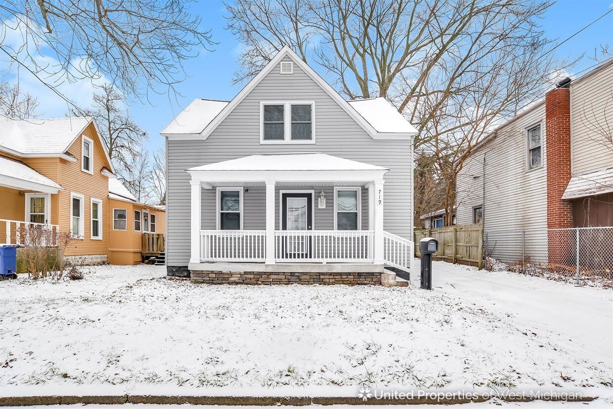 719 Spencer St NE, Grand Rapids, MI 49505 House Rental in Grand