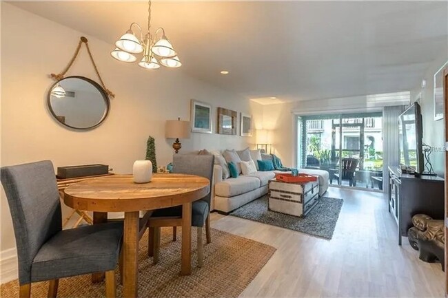 Building Photo - 2 Bedroom 1.5 Bath Urban Retreat Near the ...
