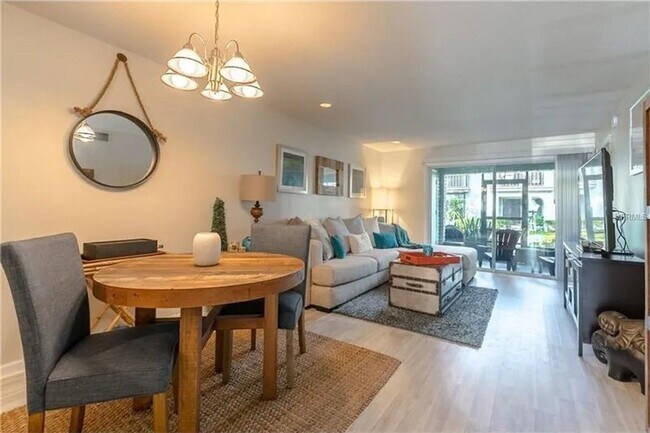 Photo - 2 Bedroom 1.5 Bath Urban Retreat Near the ... House