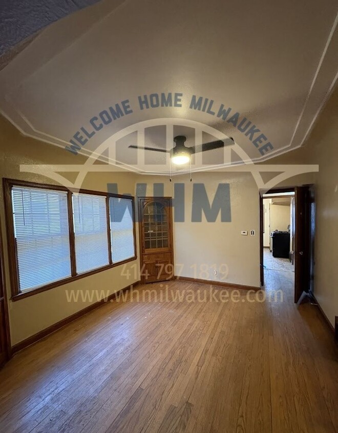 Primary Photo - Apply Now! Lovely 2 Bedroom Lower Unit in ...