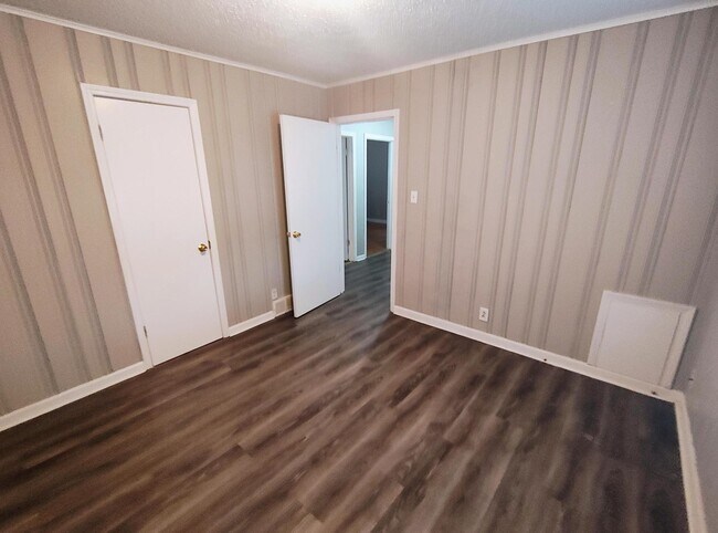 Building Photo - 555 Byron Dr