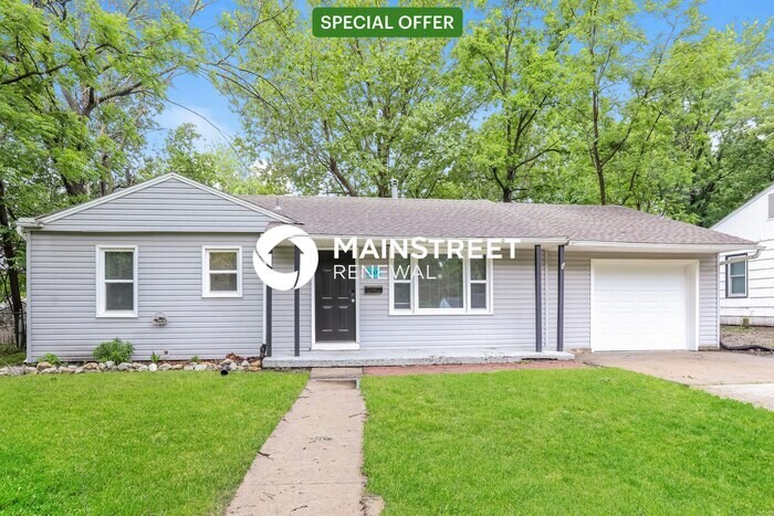 Foto principal - 3 Bedroom Pet-Friendly Home in KANSAS CITY...