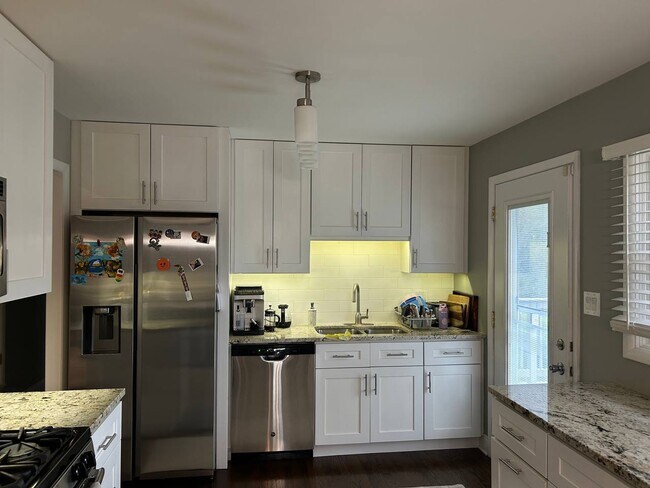 Foto del edificio - 575 Amherst Ln