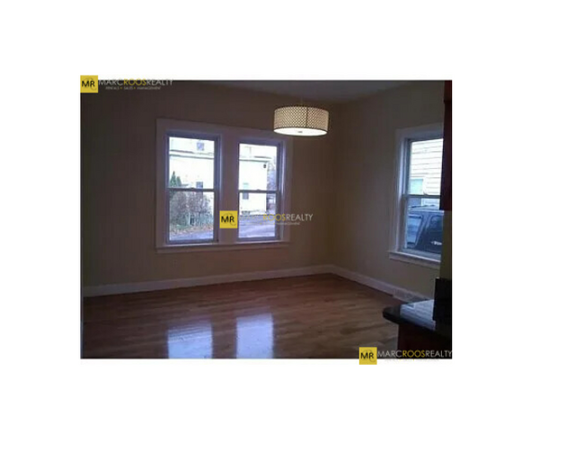 Building Photo - 14 Seager Ct