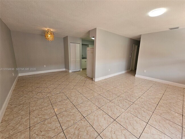 Foto del edificio - 1373 NE 144th St