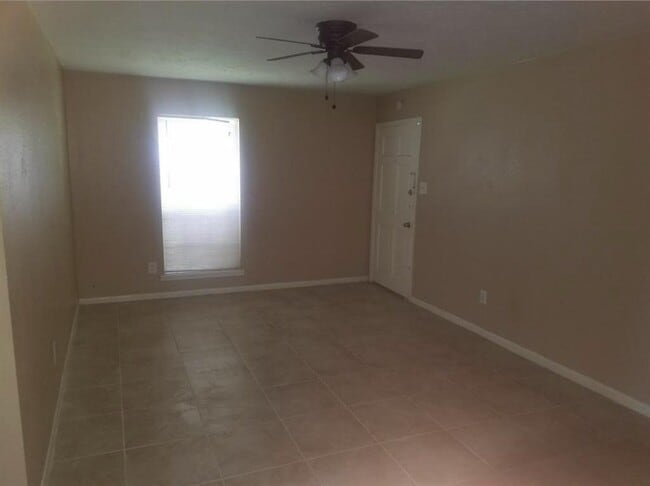 Building Photo - 9330 Tooley Dr