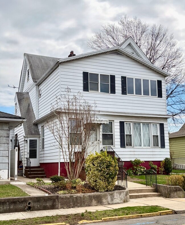 Building Photo - 30 Elm St