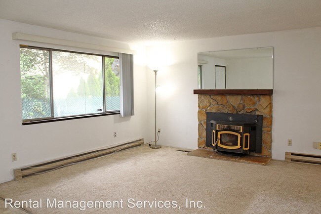 Building Photo - 5820-5820 SE 80th Ave